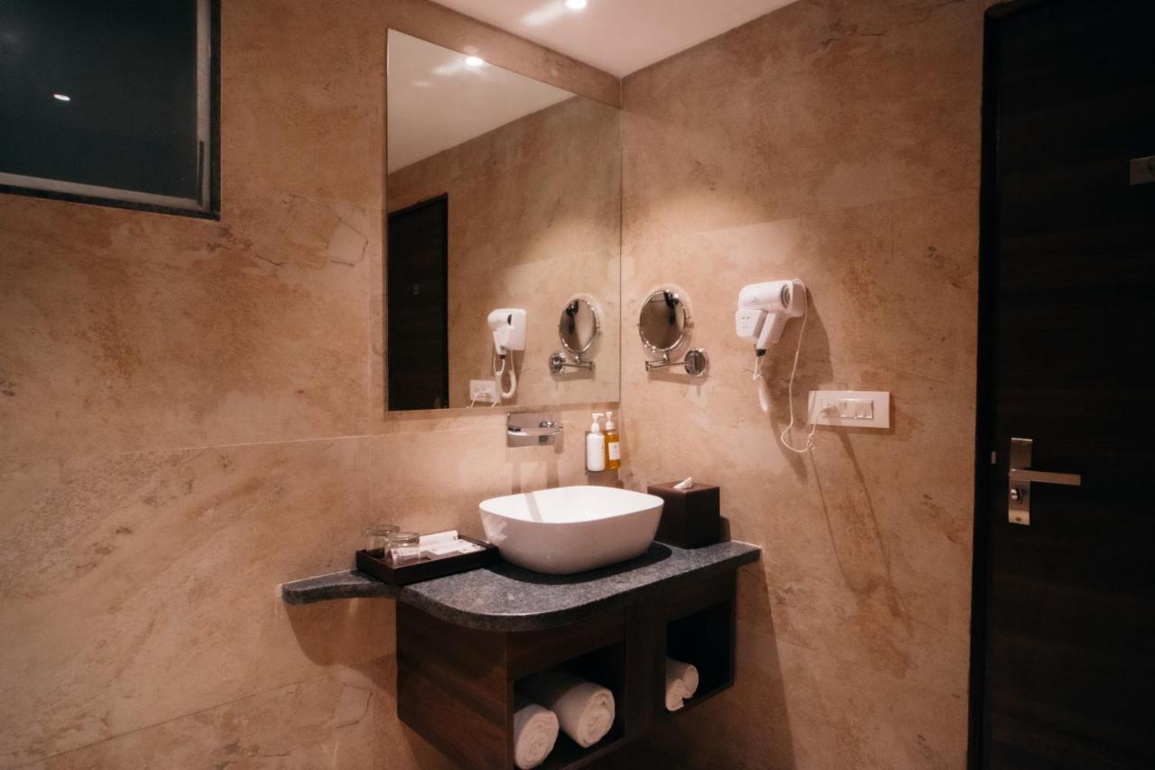 Playotel Premier Vijay Nagar Indore Eksteriør bilde
